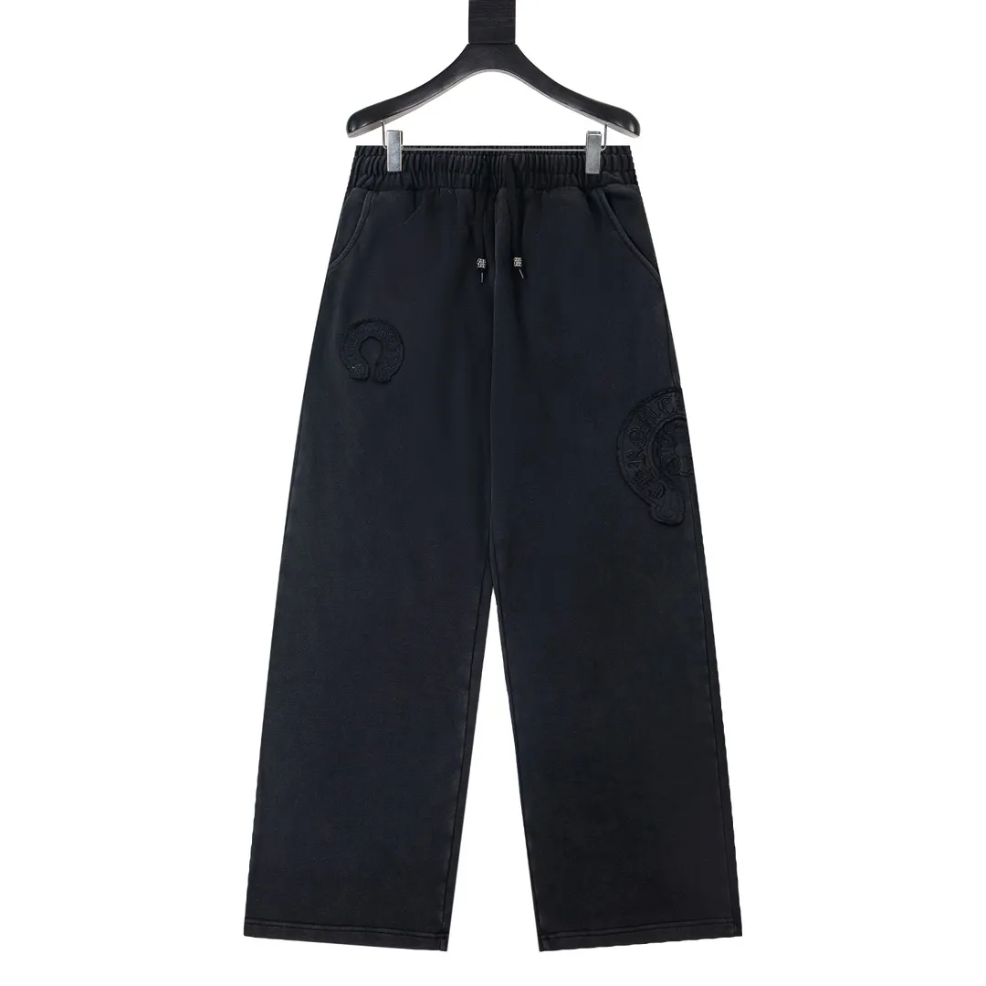 P220 model number Y662 CHROME HEARTS/Chrome Hearts CH 23SS washed embroidered trousers and sweatpants, soft and comfortable, and the upper body experience is overwhelming. The pants are decorated with classic cross leather patches, which are full of design. Trousers with elastic waist and leggings, a super versatile fashion item, will definitely turn heads. A must-have treasure sweatpants. The shape is super easy and easy to wear. Both men and women can easily wear it. They are the first choice for the street, don’t miss it! ! ! size:S-XL
